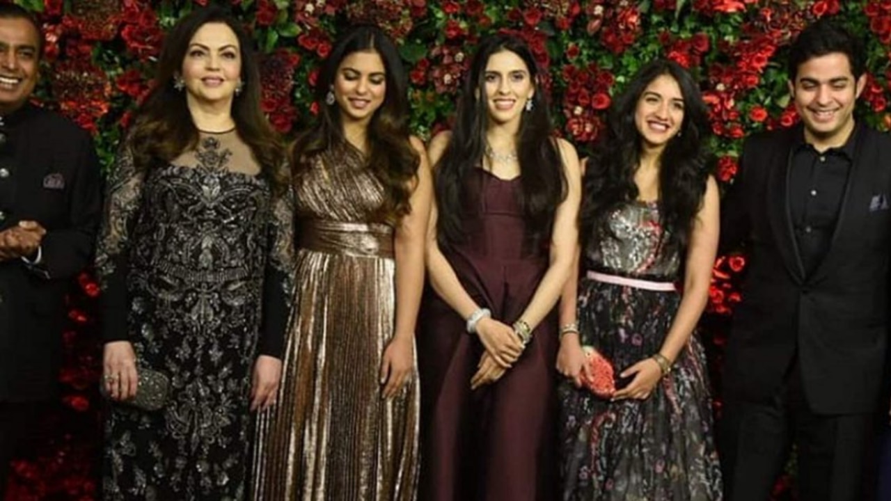 Anant Ambani's Rs 18 crore watch to Gigi's 4.9 lakh Dress: Here are the  ultra-luxurious accessories and outfits donned by NMACC guests :  r/BollyBlindsNGossip