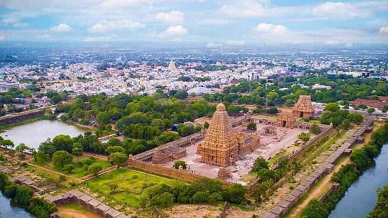 Brihadeshwara Temple: इतना विशालकाय मंदिर, जिसमें समा जाएं सैकड़ों ताजमहल