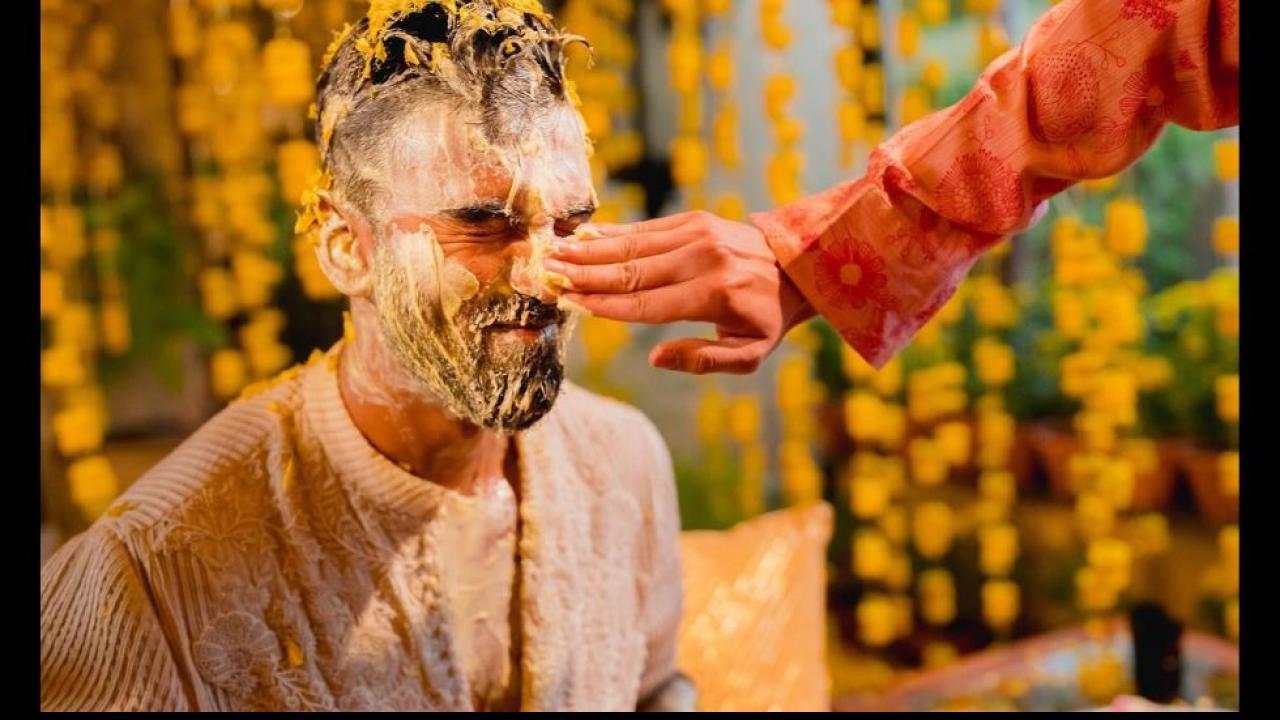 KL Rahul Athiya Shetty Cute Picture From Haldi Ceremony