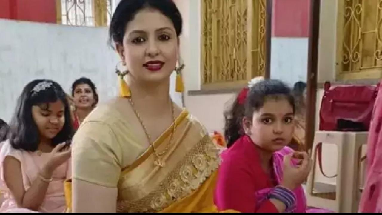 Hasin Jahan With Daughter