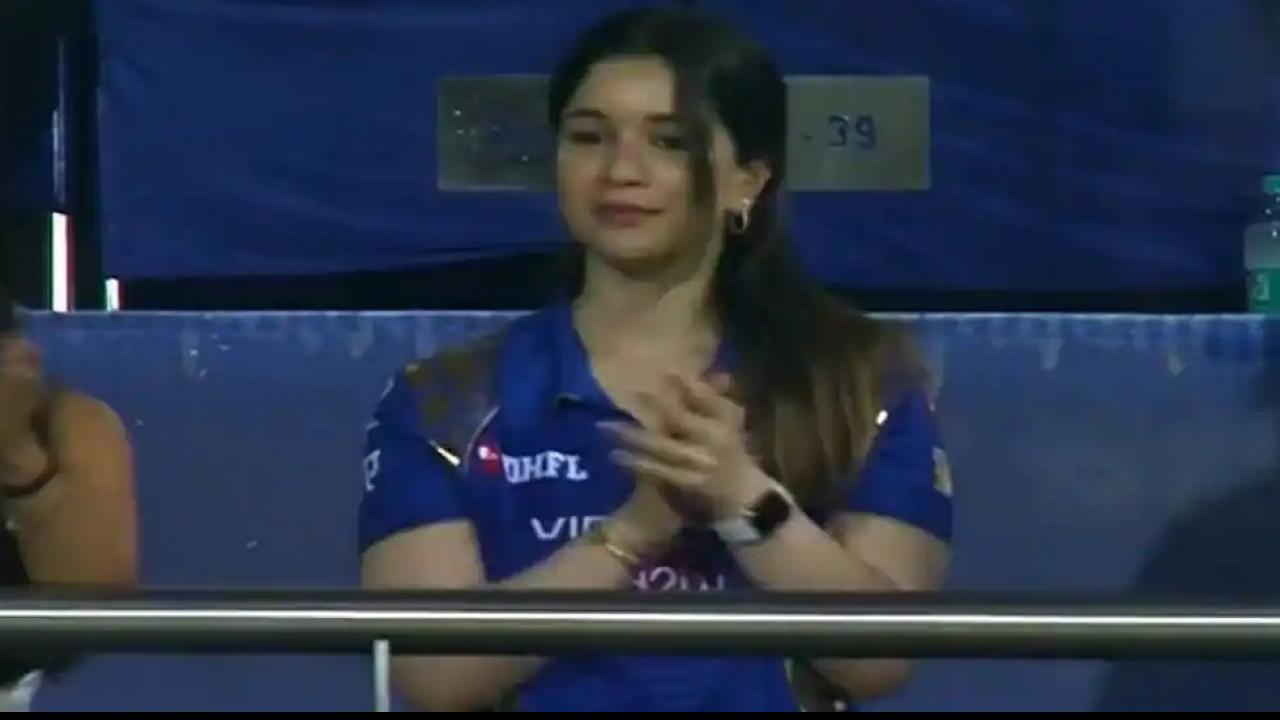 Sara Tendulkar Supports Mumbai Indians