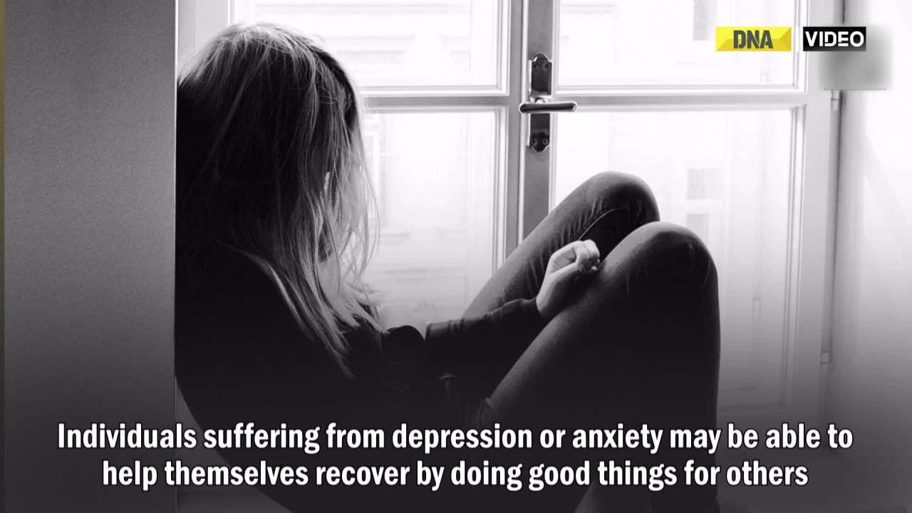 Study: Performing acts of kindness helps heal people with depression, anxiety
