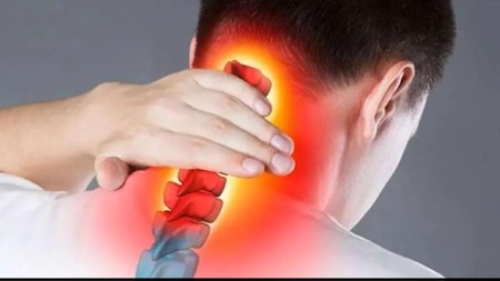 गर्दन की हड्डी में तकलीफ (Neck Bone Pain)