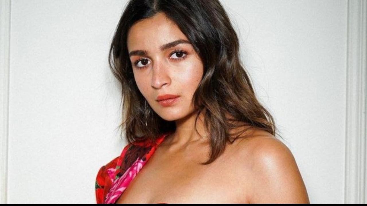 Alia Bhatt Filed FIR Agaist Paps