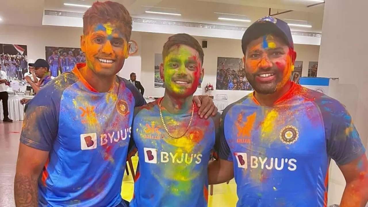 Rohit Sharma, Virat Kohli And Team India Celebrate Holi Ahead Of 4th 