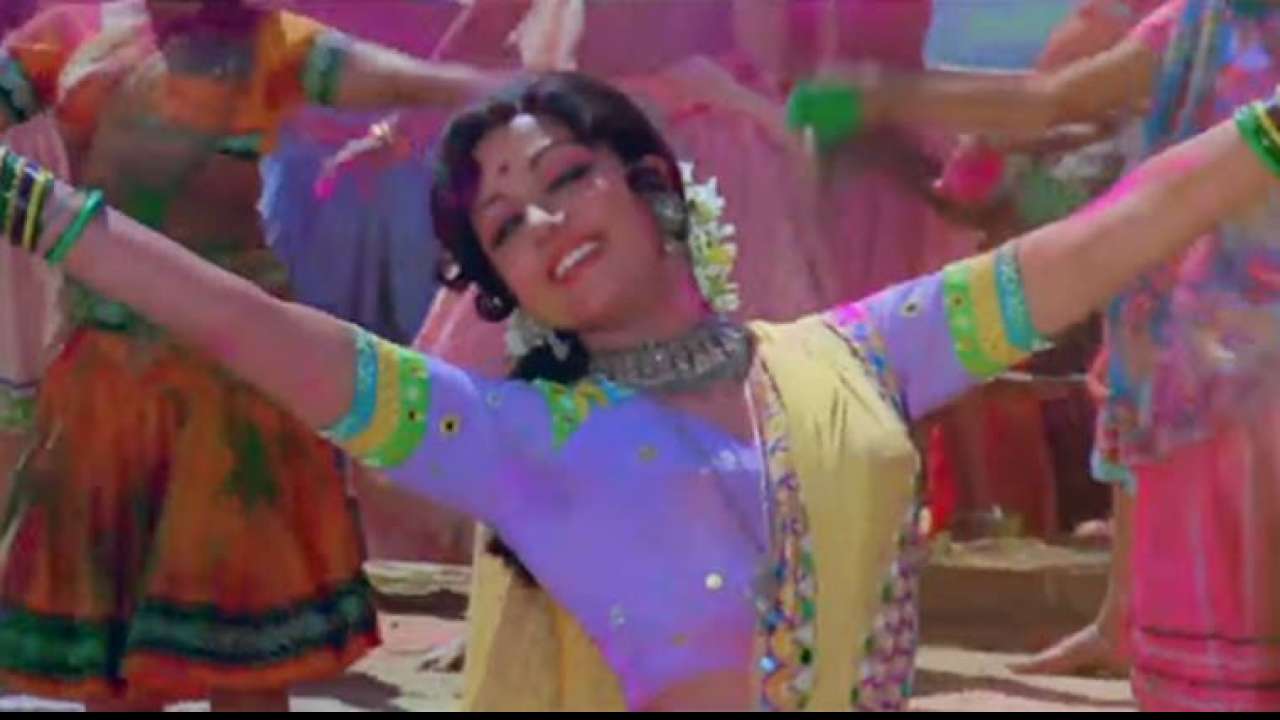 holi scene
