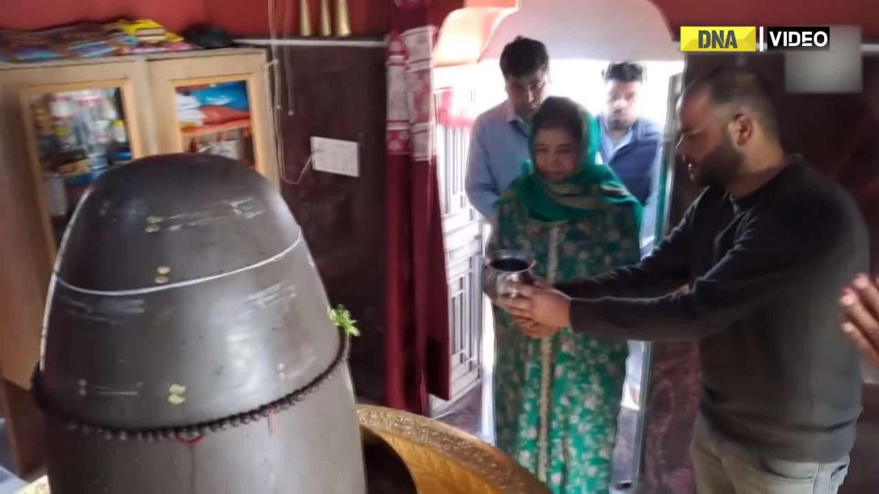 Mehbooba Mufti offers prayers at Navagraha Temple in Poonch, offers Jal to Shivalinga