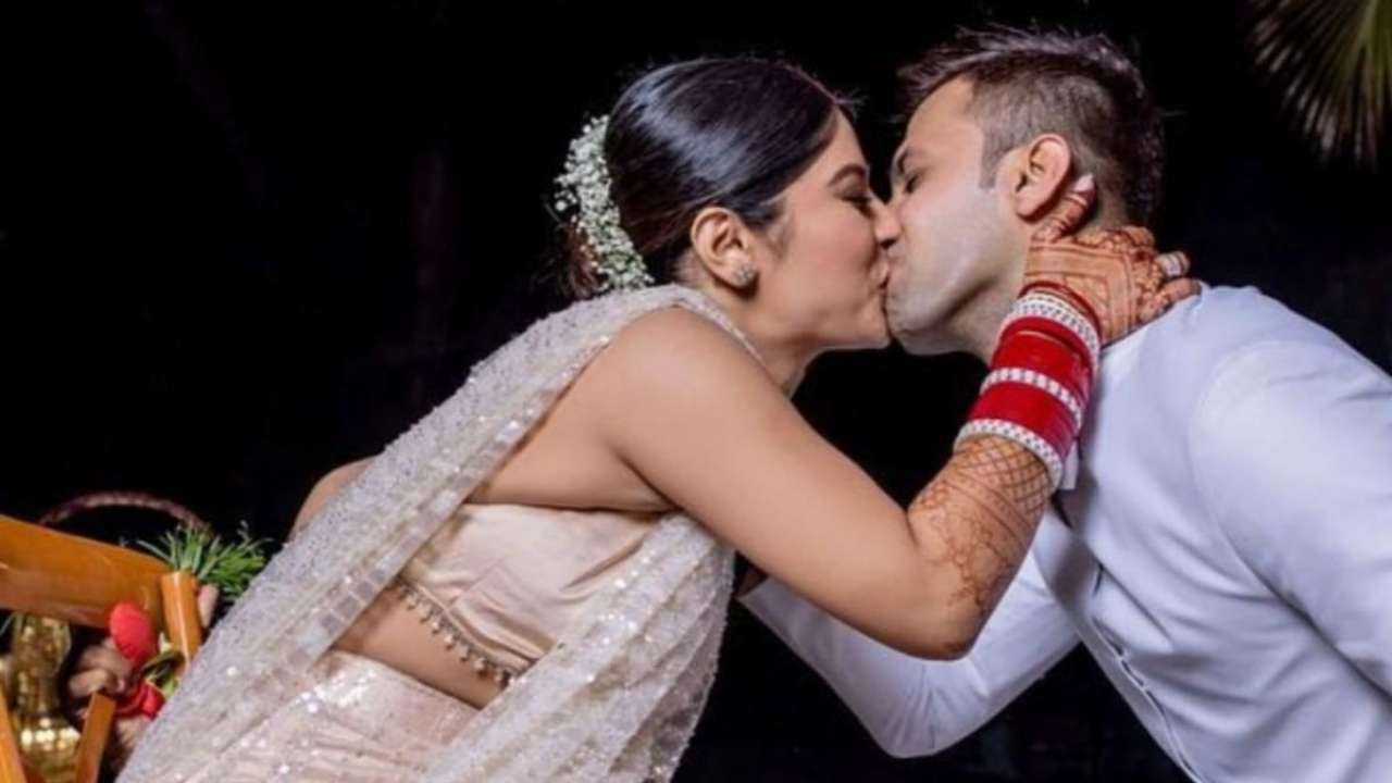 Krishna Mukherjee's kiss with Chirag Batliwala