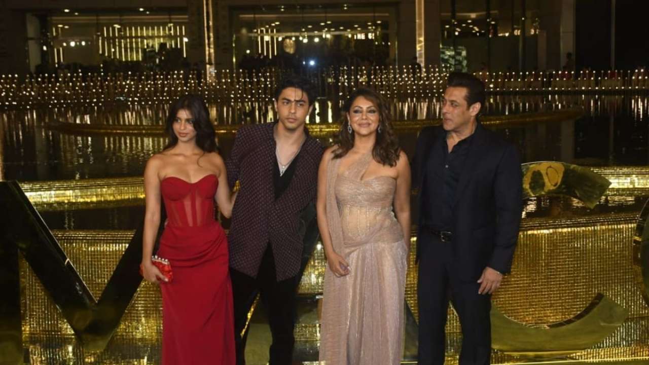 Salman Khan with Gauri, Aryan and Suhana Khan