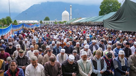 कश्मीर से कन्याकुमारी तक ईद का जश्न