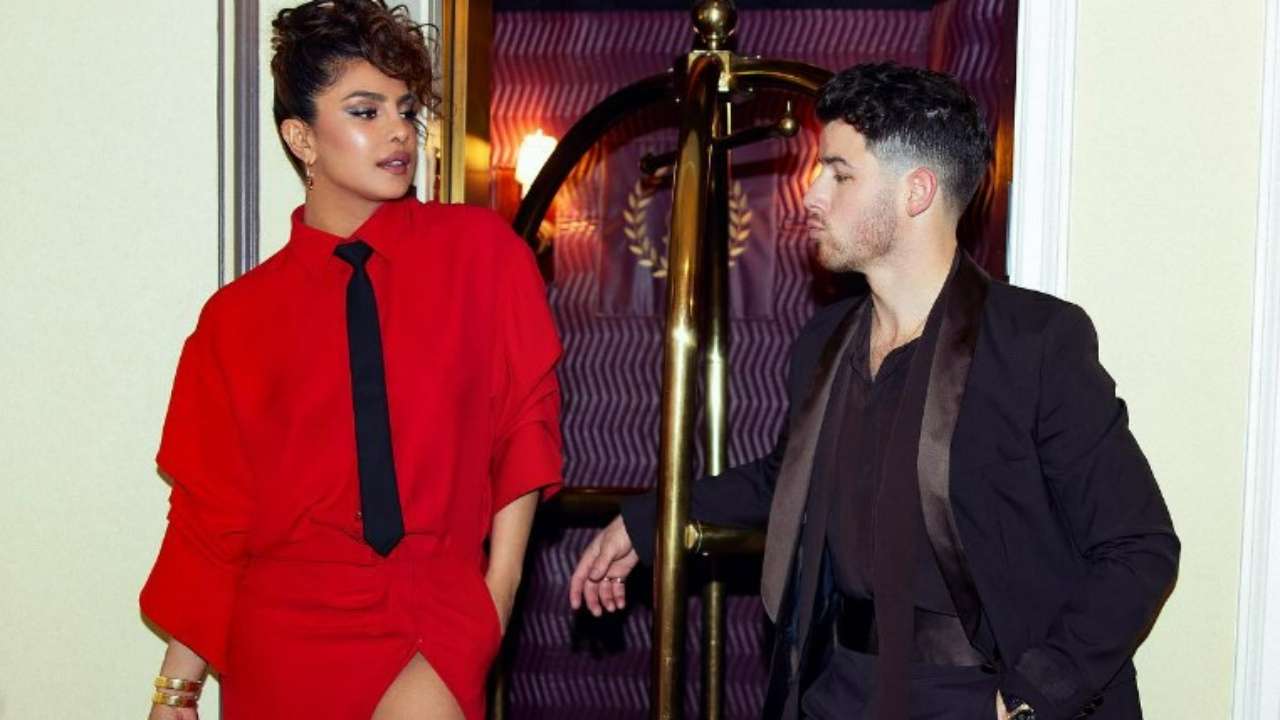 Priyanka Chopra and Nick Jonas share sexy looks