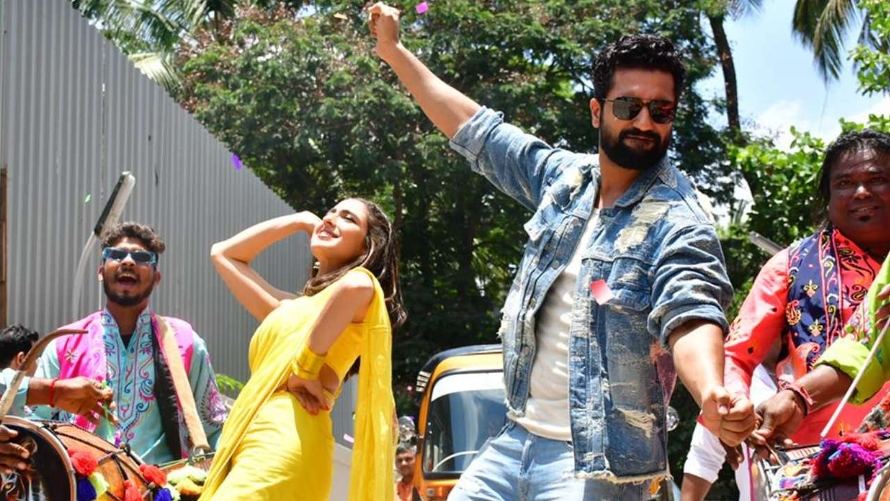 Vicky Kaushal and Sara Ali Khan dance to dhol beats