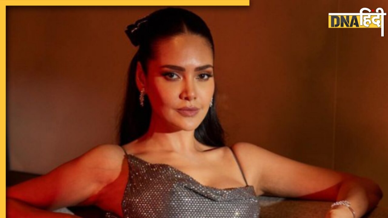 Esha Gupta के लिए रिवीलिंग ड्रेस बनी मुसीबत, IIFA इवेंट में बार बार ठीक करती आईं नजर, लोग बोले 'दिखाना जरूरी है क्या'