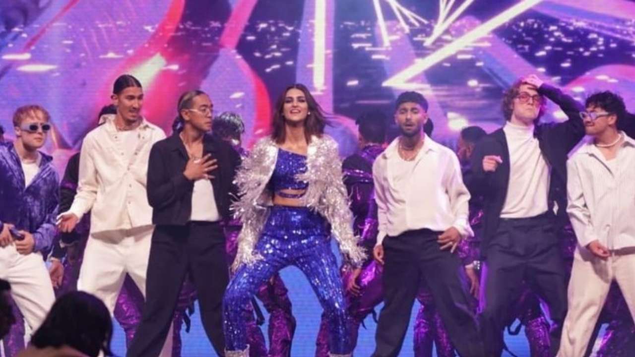 Iifa Awards 2023 Salman Khan Nora Fatehi Kriti Sanon Set The Stage On Fire With Breathtaking 