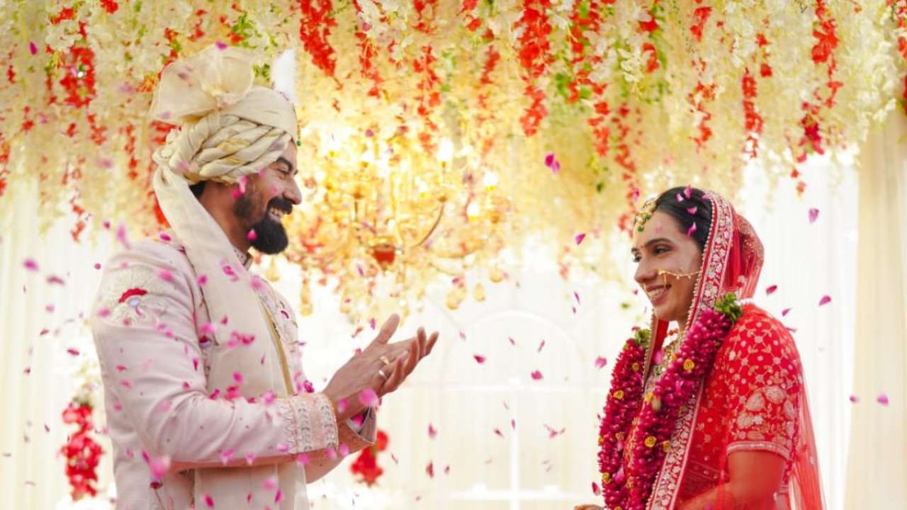 The adorable moment of newlyweds