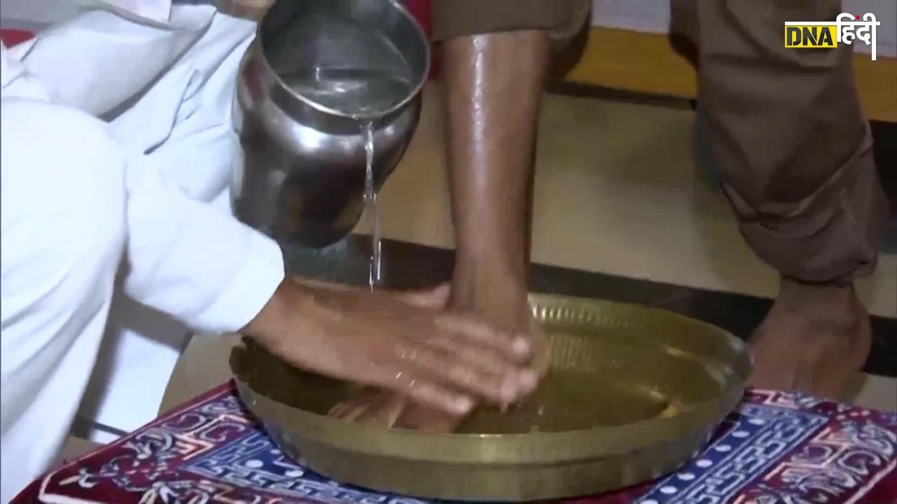 Video: CM Shivraj ने 'पेशाब कांड' के पीड़ित आदिवासी से की खास मुलाकात, अपने हाथों से धोए पैर