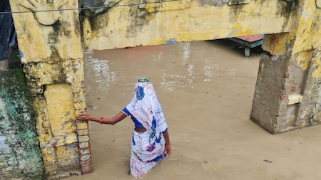 बाढ़ से बेहाल है दिल्ली