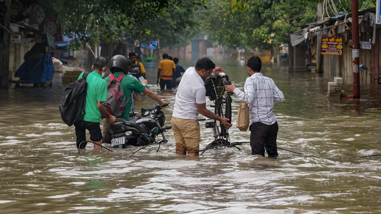 ITO और राजघाट में लोगों की एंट्री रोकी गई