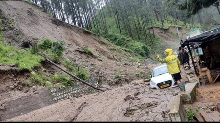 पुरोला में भी फटा बादल, कई जगह भूस्खलन