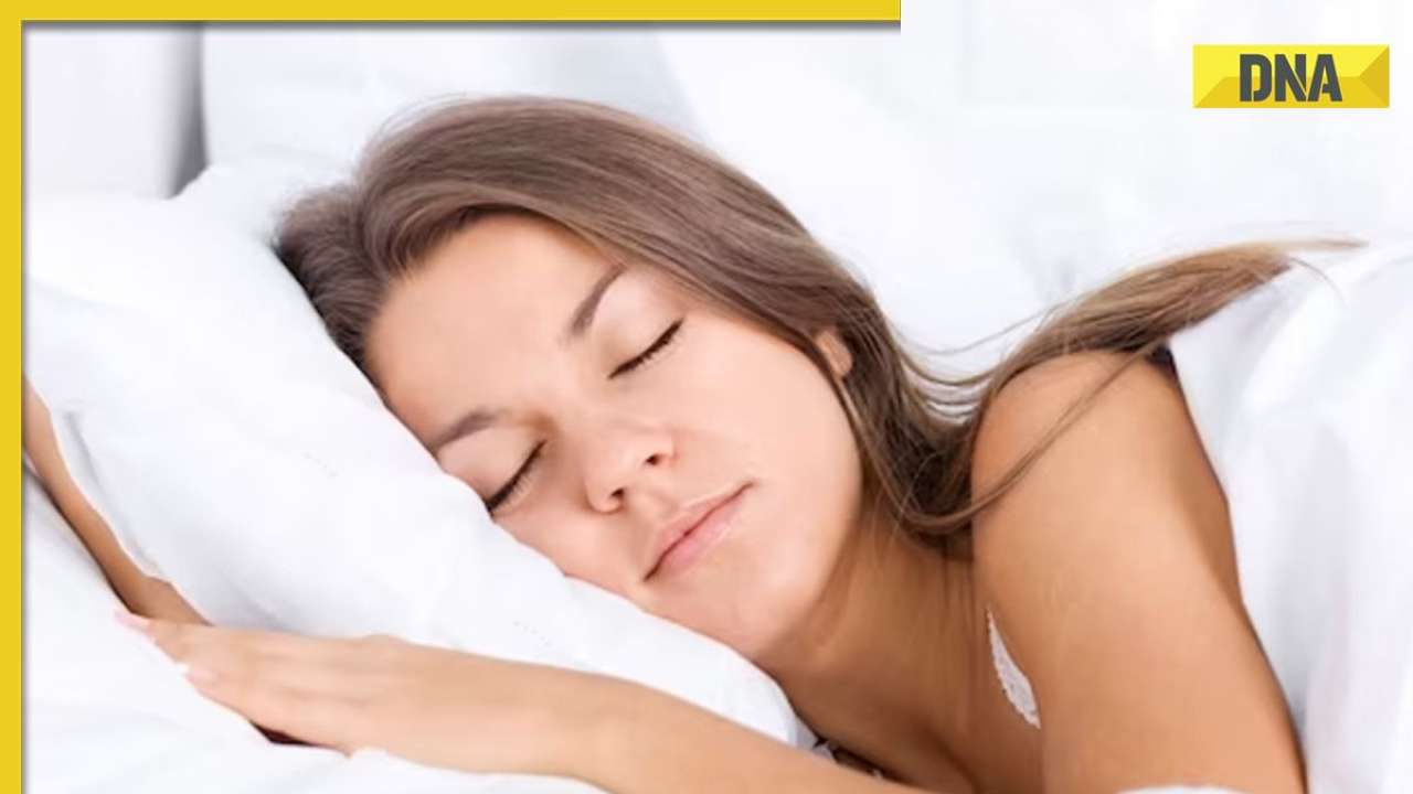 5 common sleeping mistakes that trigger acne