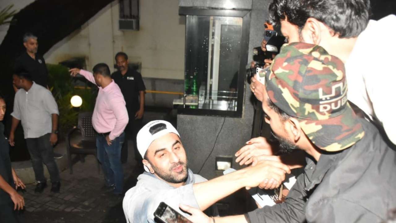 In Pics Ranbir Kapoor Cuts Birthday Cake Celebrates His Special Day With Media Fans 