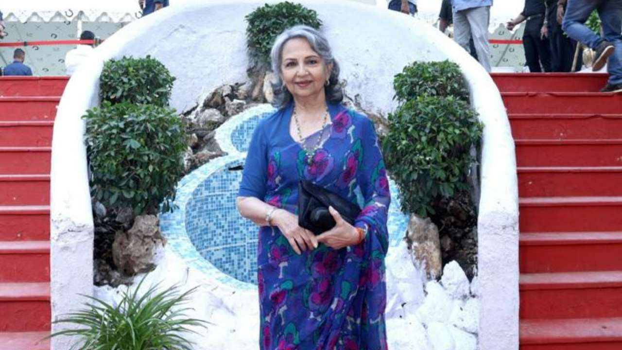 Sharmila Tagore outfit