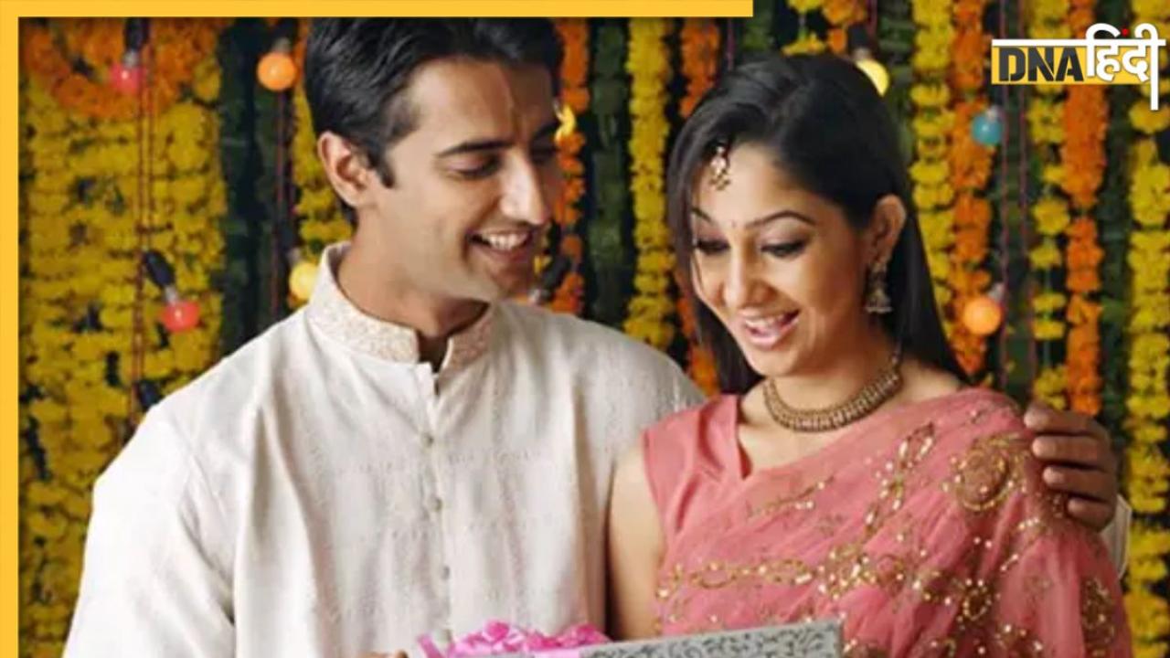 Karwa Chauth Gift Ideas: करवाचौथ पर पार्टनर को देना है सरप्राइज गिफ्ट तो यहां से लें आइडिया, रिश्ते में बढ़ेगा प्यार