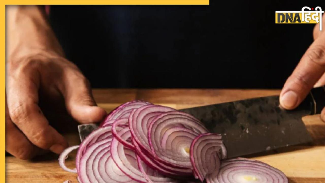 Raw Onion Benefits: हड्डियों को मजबूत और पाचन को दुरुस्त करता है कच्चा प्याज, मिलते हैं और भी फायदे