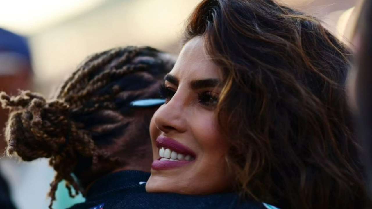 In Pics Priyanka Chopra Hugs Orlando Bloom Poses With Chris Hemsworth in-pics-priyanka-chopra-hugs-orlando-bloom-poses-with-chris-hemsworth