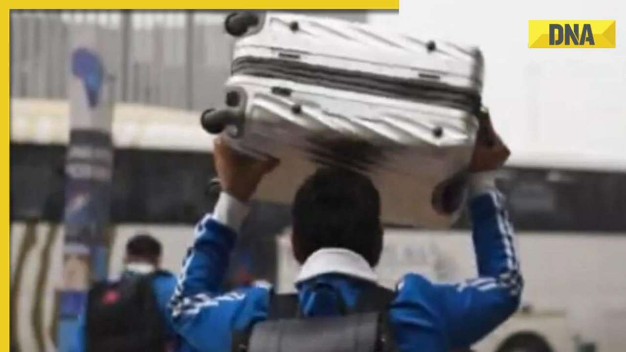 Viral Video: Indian Cricket Team Makes Do with Trolleys as Umbrellas in South Africa