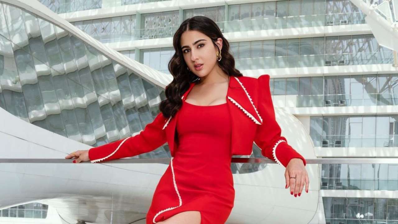 kiara advani christmas dress Posted @withrepost Kiara Advani Sleighing it in my Christmas red with my favourite @boat.nirvana. #PlugIntoNirvana and turn up the #Xmas vibes!