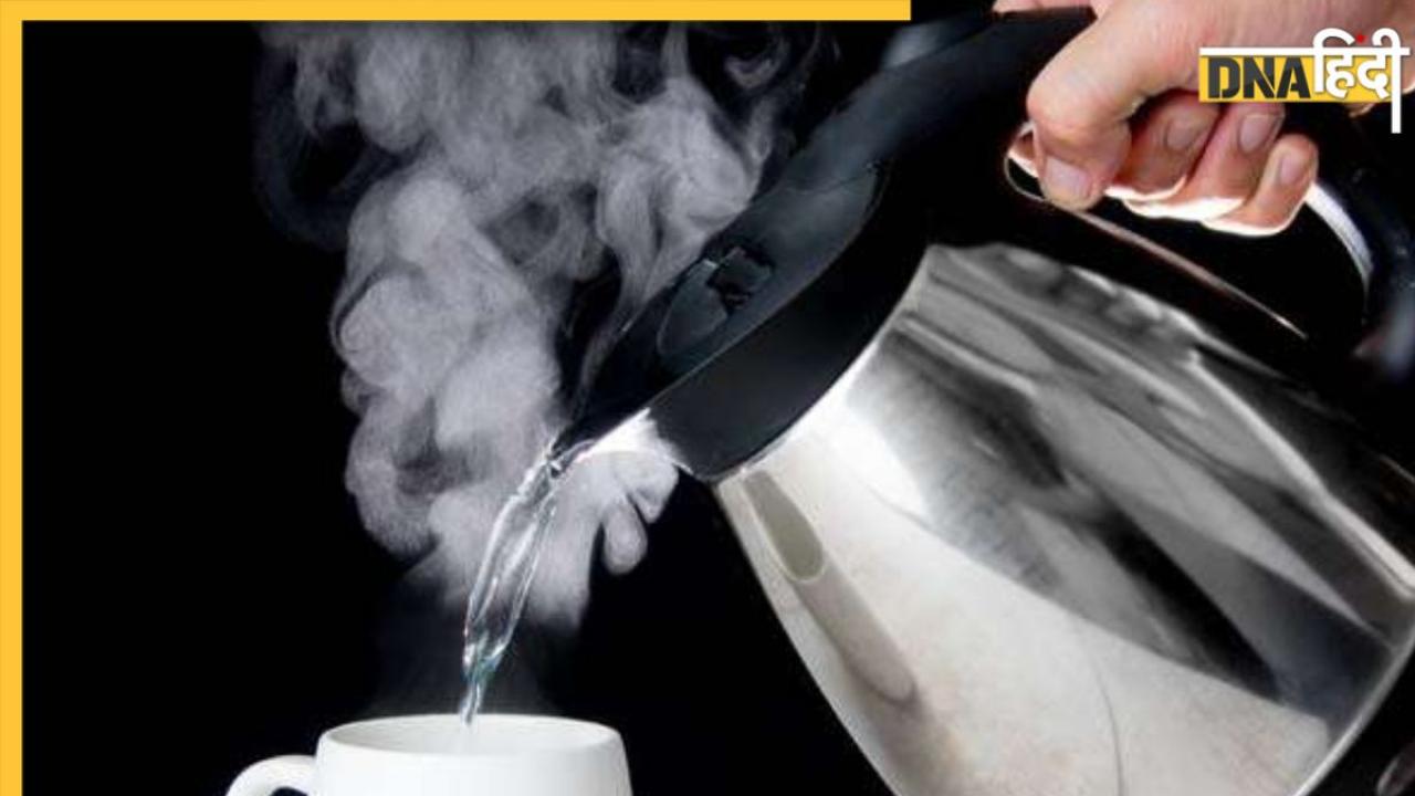 Hot Water Side Effects: फायदे की बजाय नुकसान पहुंचा सकता है ज्यादा गर्म पानी पीना, झेलने पड़ेंगे ये 5 साइडइफेक्ट