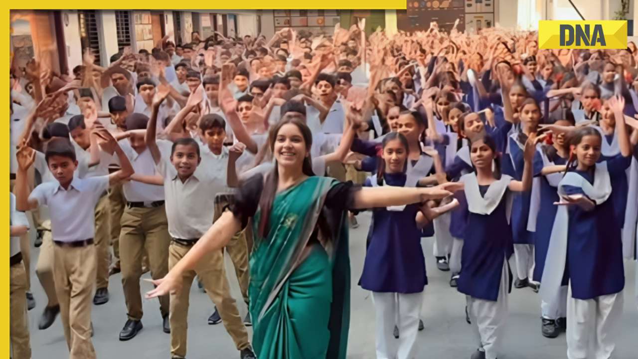 Viral video: Nagpur physics teacher with students dance to ‘Ram aayenge’, internet loves it