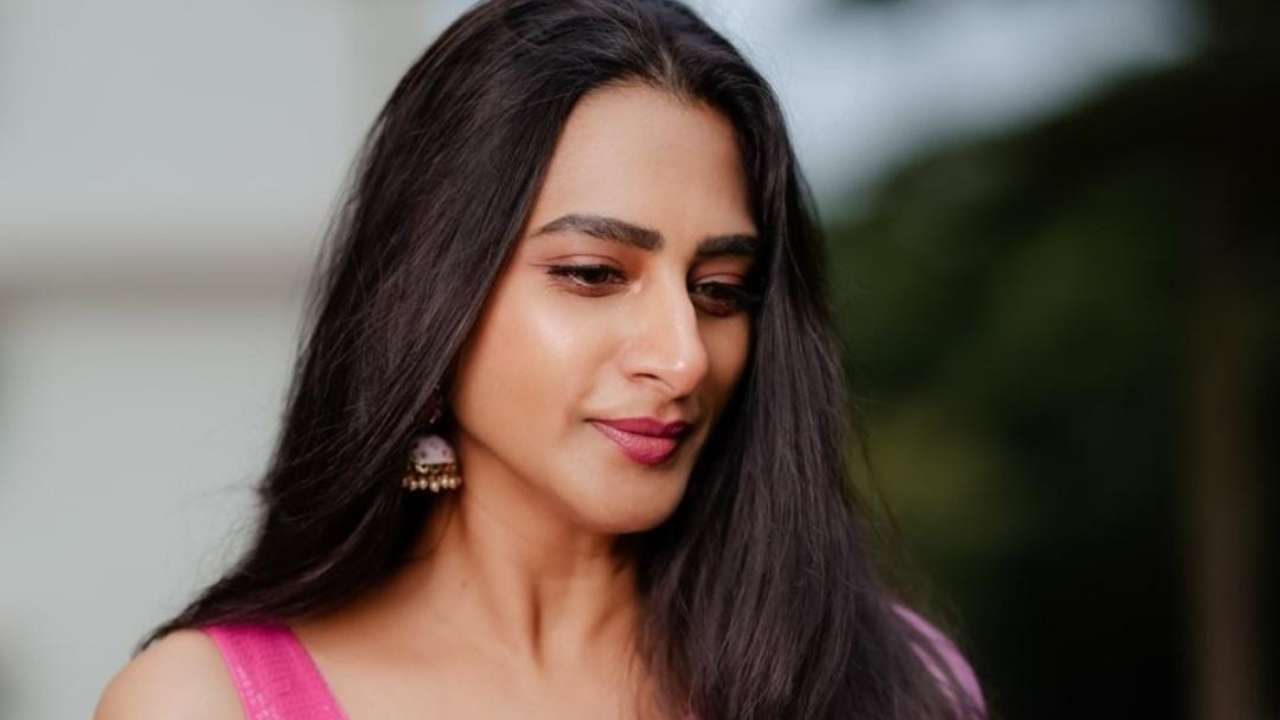 Meet actress Surekha Vani, in news for going bald; Ram Charan, Chiranjeevi,  Allu Arjuns co-star, shaved her head for...