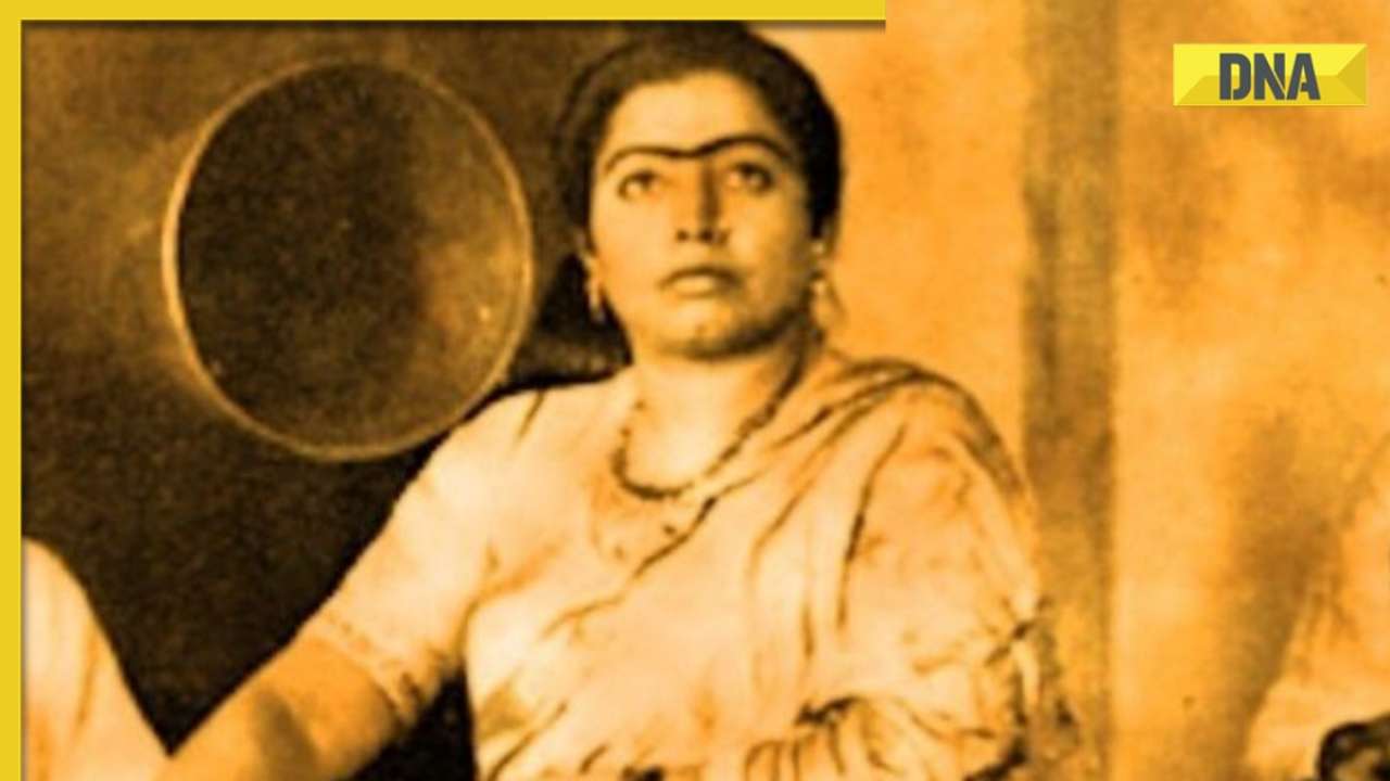 This woman, a musical genius, worked in brothel, was India's first crorepati singer, Gandhiji sought help from her for..