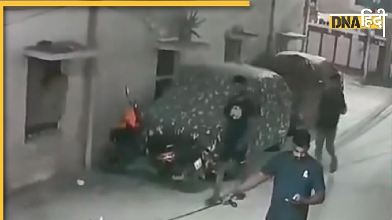  हैदराबाद में कुत्ते और उसके मालिक की लाठी-डंडों से पिटाई, वायरल हो रहा CCTV फुटेज 