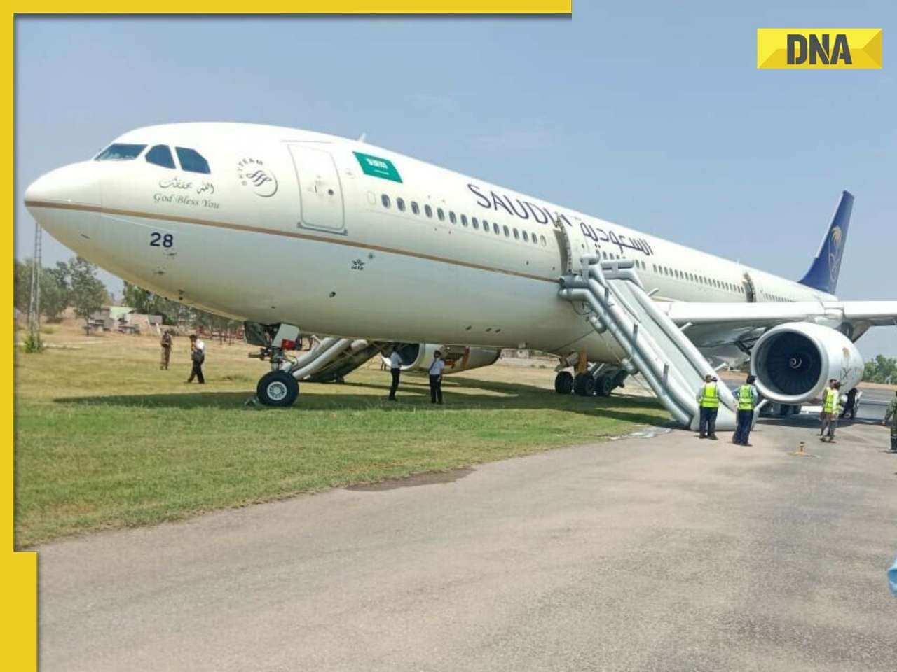 サウジ航空の飛行機がペシャワル空港に着陸中に火災、ビデオをご覧ください