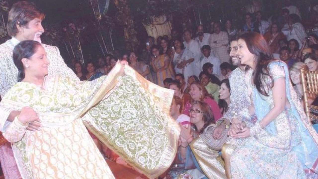 Amitabh Bachchan, Jaya Bachchan performing at Abhishek-Aishwarya sangeet