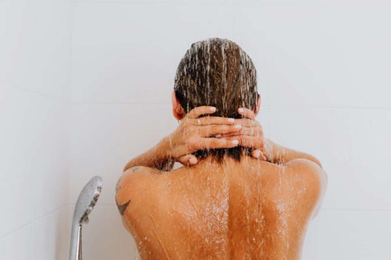 5 reasons to take shower every day, apart from hygiene