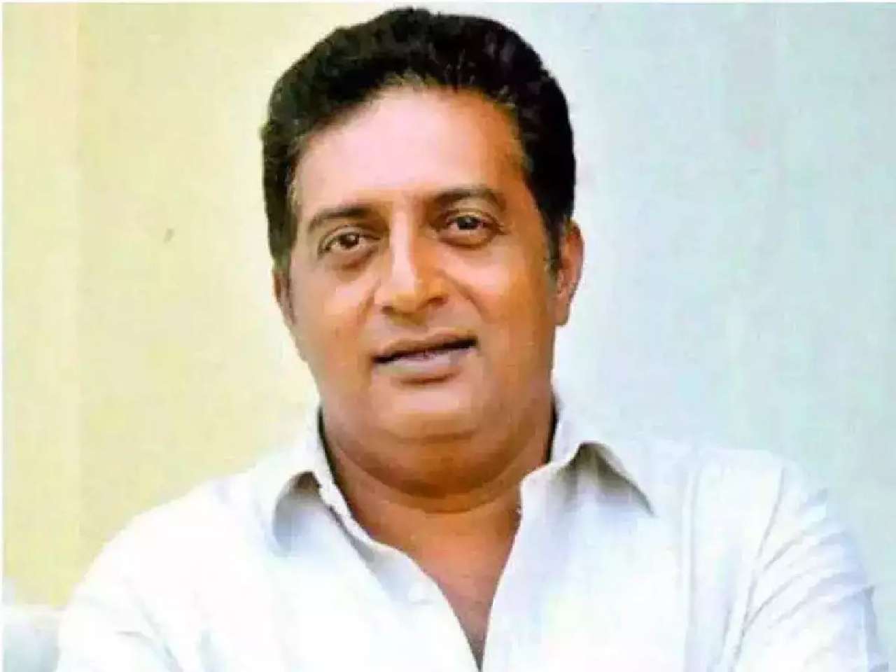 Prakash Raj as Raavana