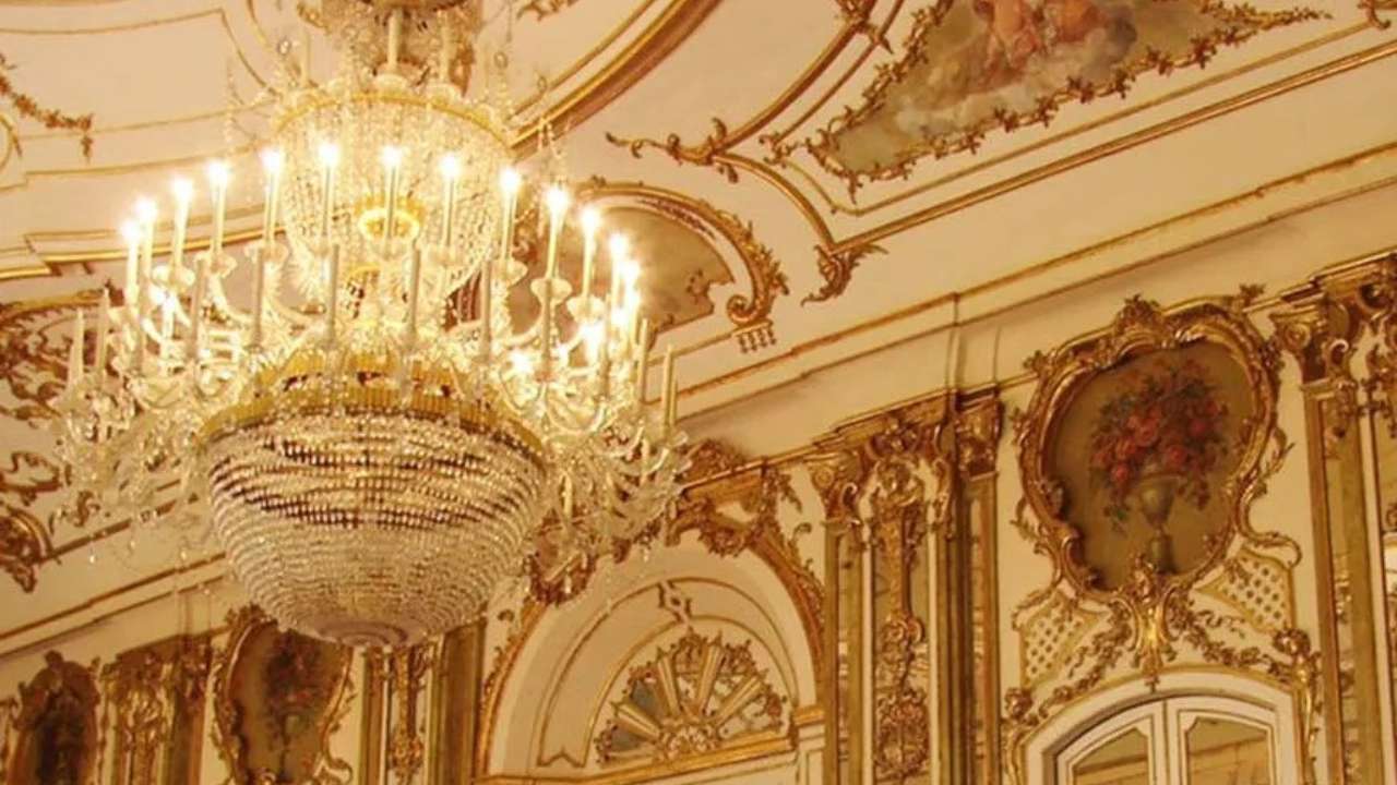 Jai Vilas Palace hall adorned with 560 kg of gold