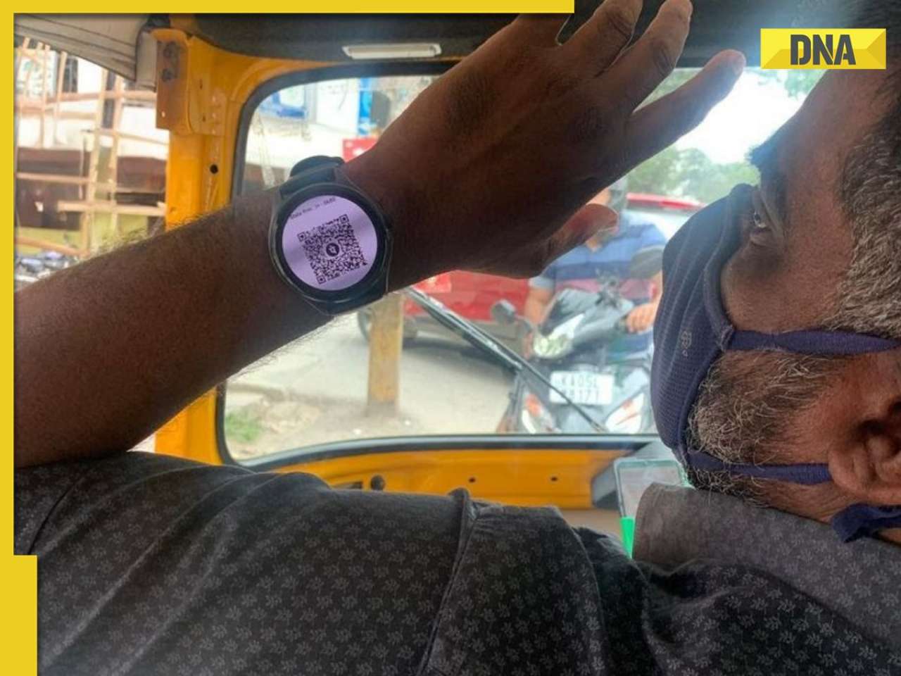 Auto driver uses this unique way to collect payment, video goes viral; WATCH