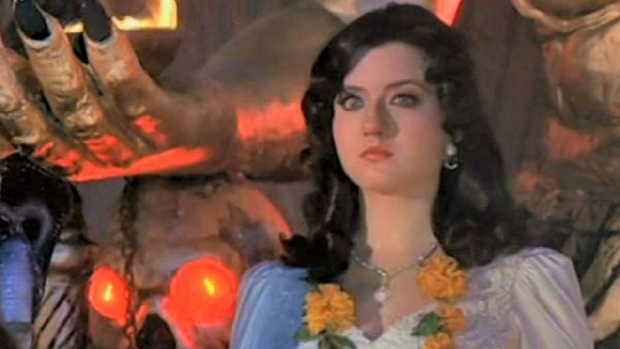 Meet actress who did only 3 movies in 9 years, last film made her star;  quit acting after underworld don tried to...