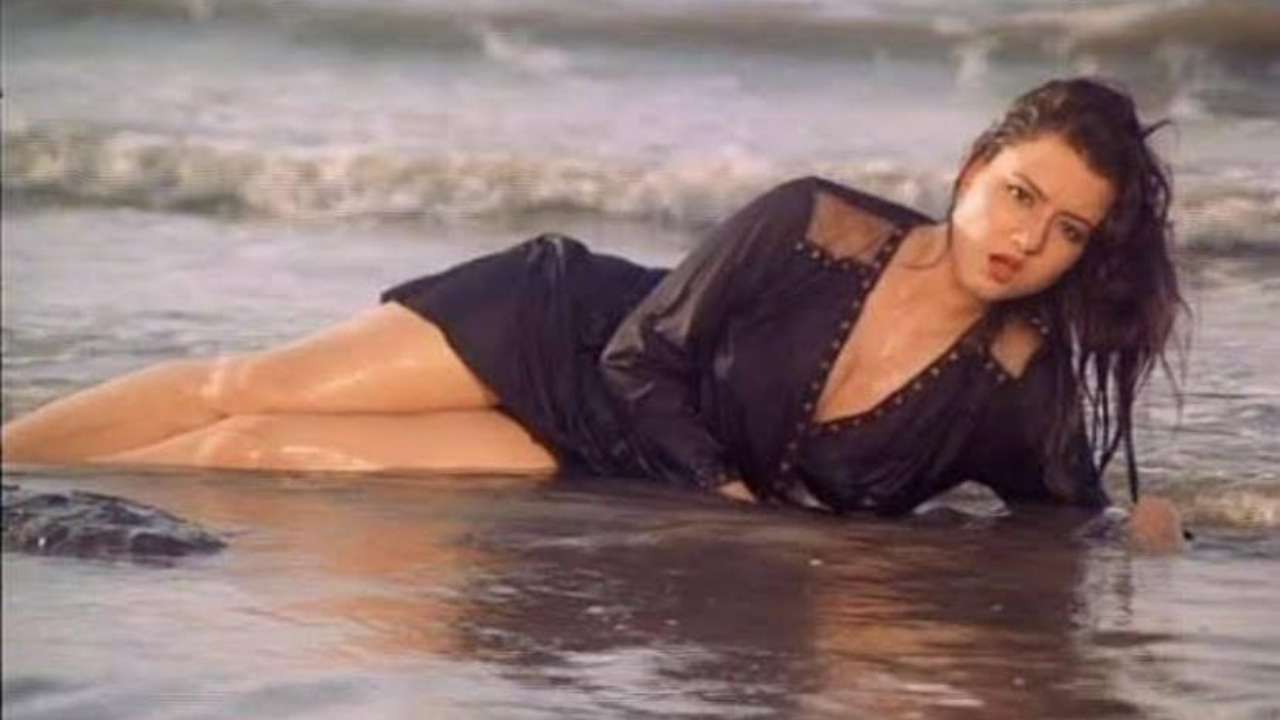 Meet actress who did only 3 movies in 9 years, last film made her star;  quit acting after underworld don tried to...