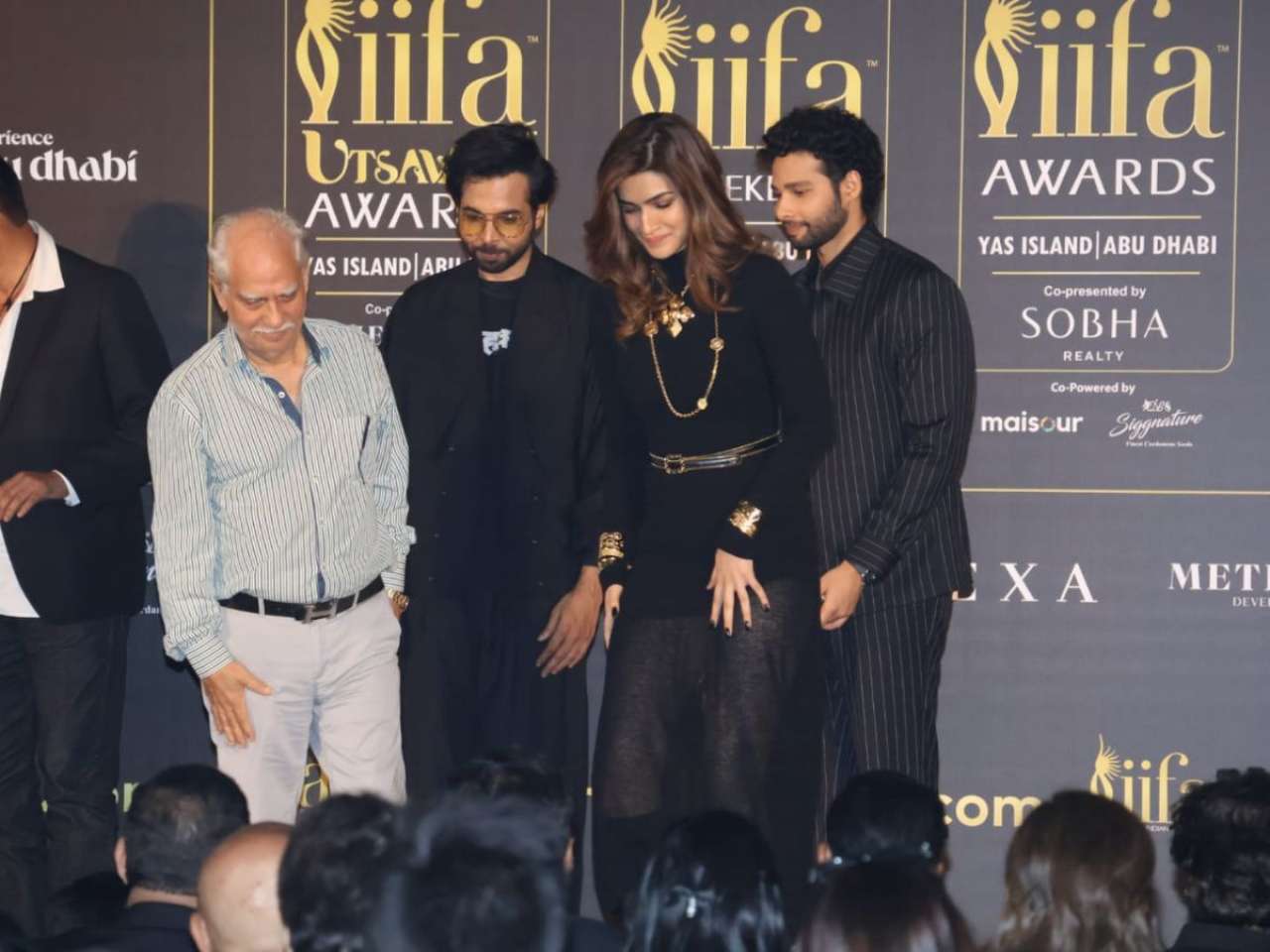 Kriti Sanon, Abhishek Banerjee, Siddhant Chauturvedi's gesture towards Ramesh Sippy