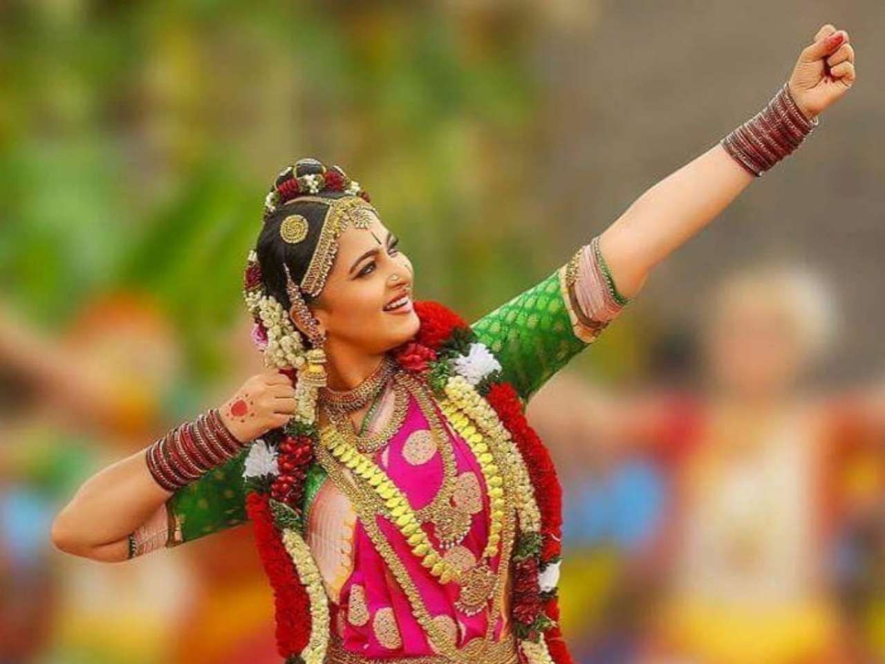 'Traditional queen' Anushka Shetty