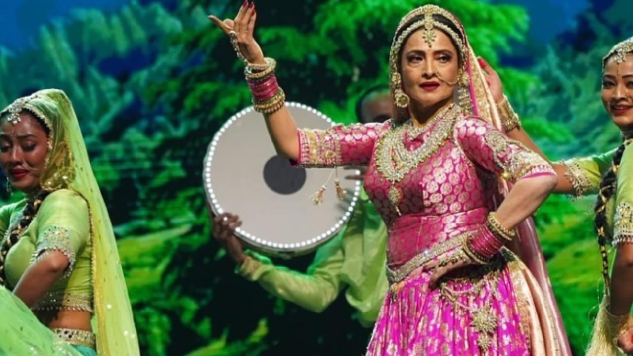 Rekha Dance Performance at IIfa Awards 2024