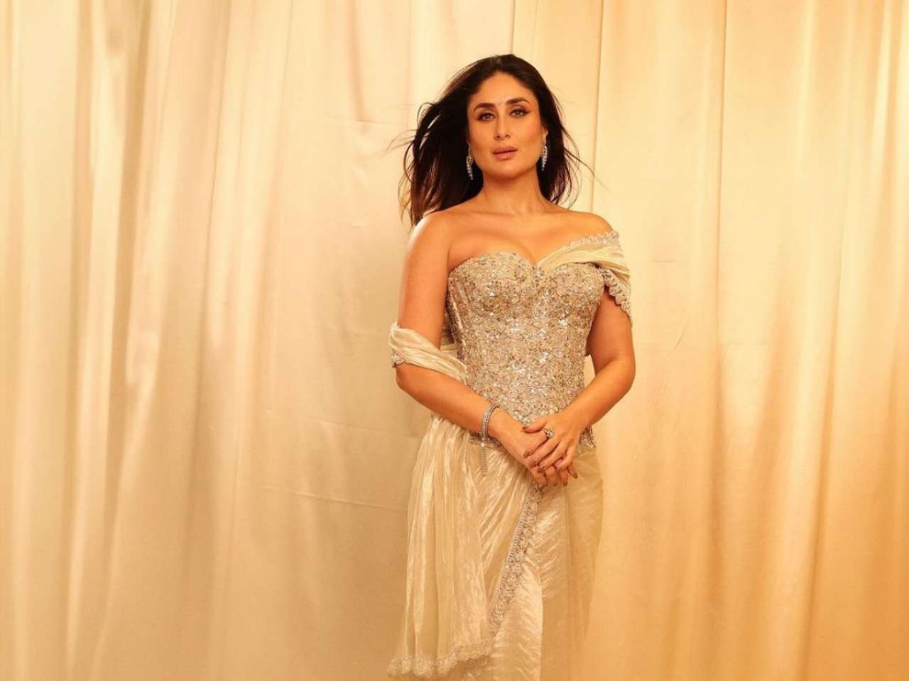 In pics: Kareena Kapoor looks mermerising in statement Manish Malhotra  saree at Singham Again trailer launch