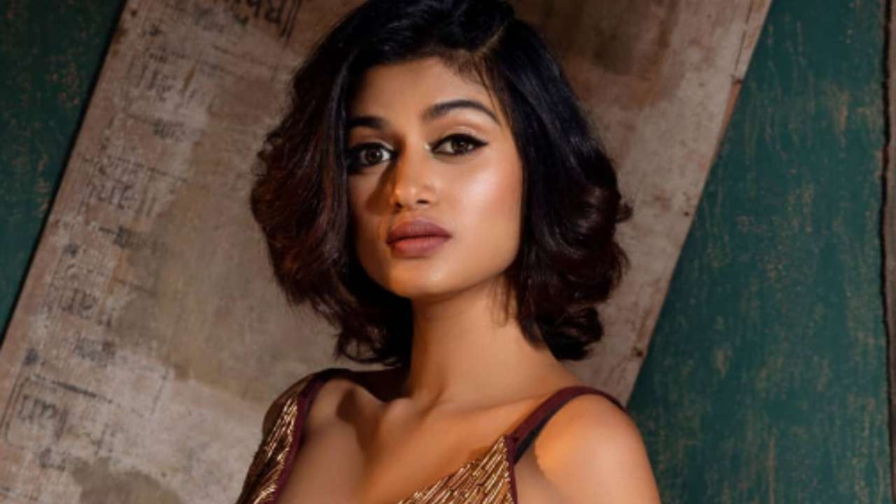 Oviya got famous through Bigg Boss Tamil 1