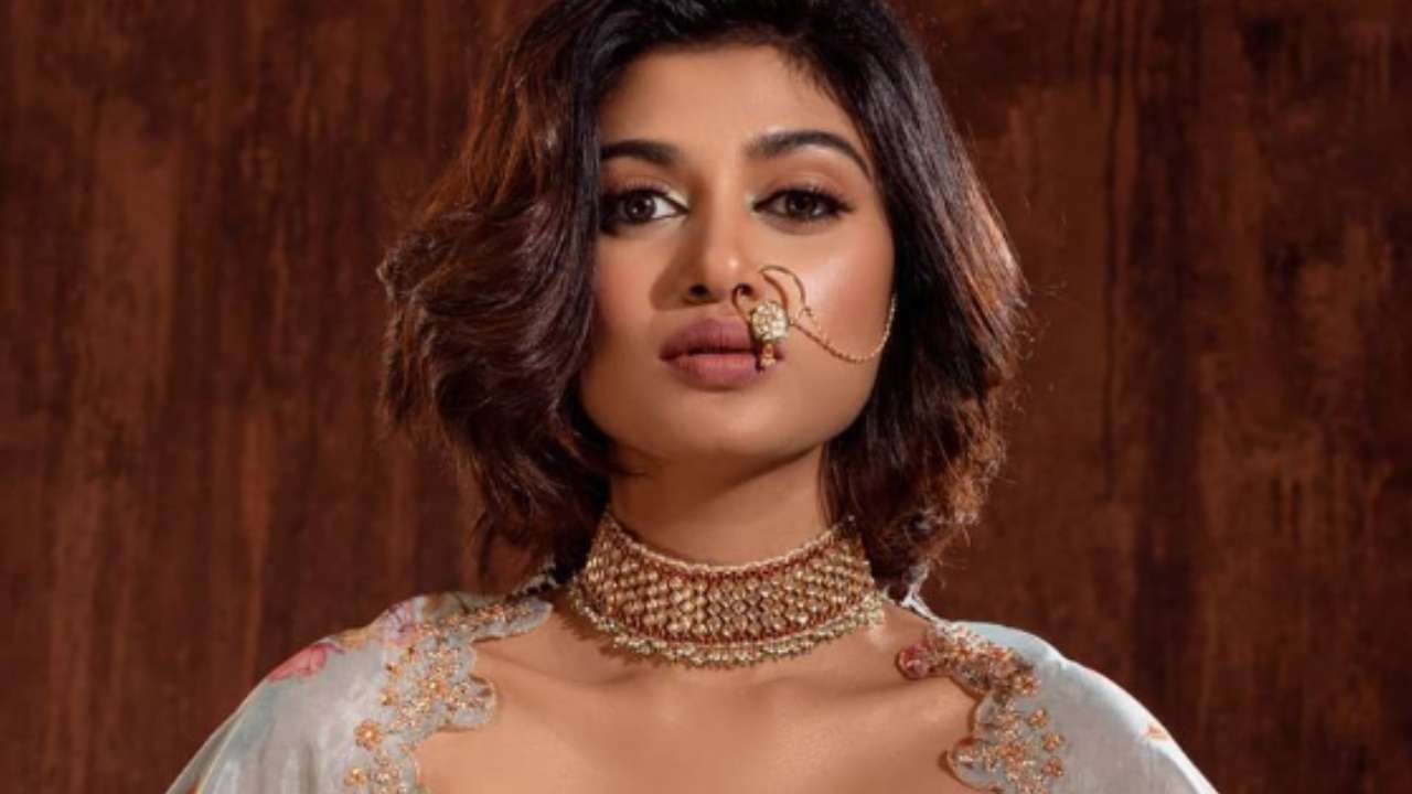 Oviya's response to a troll